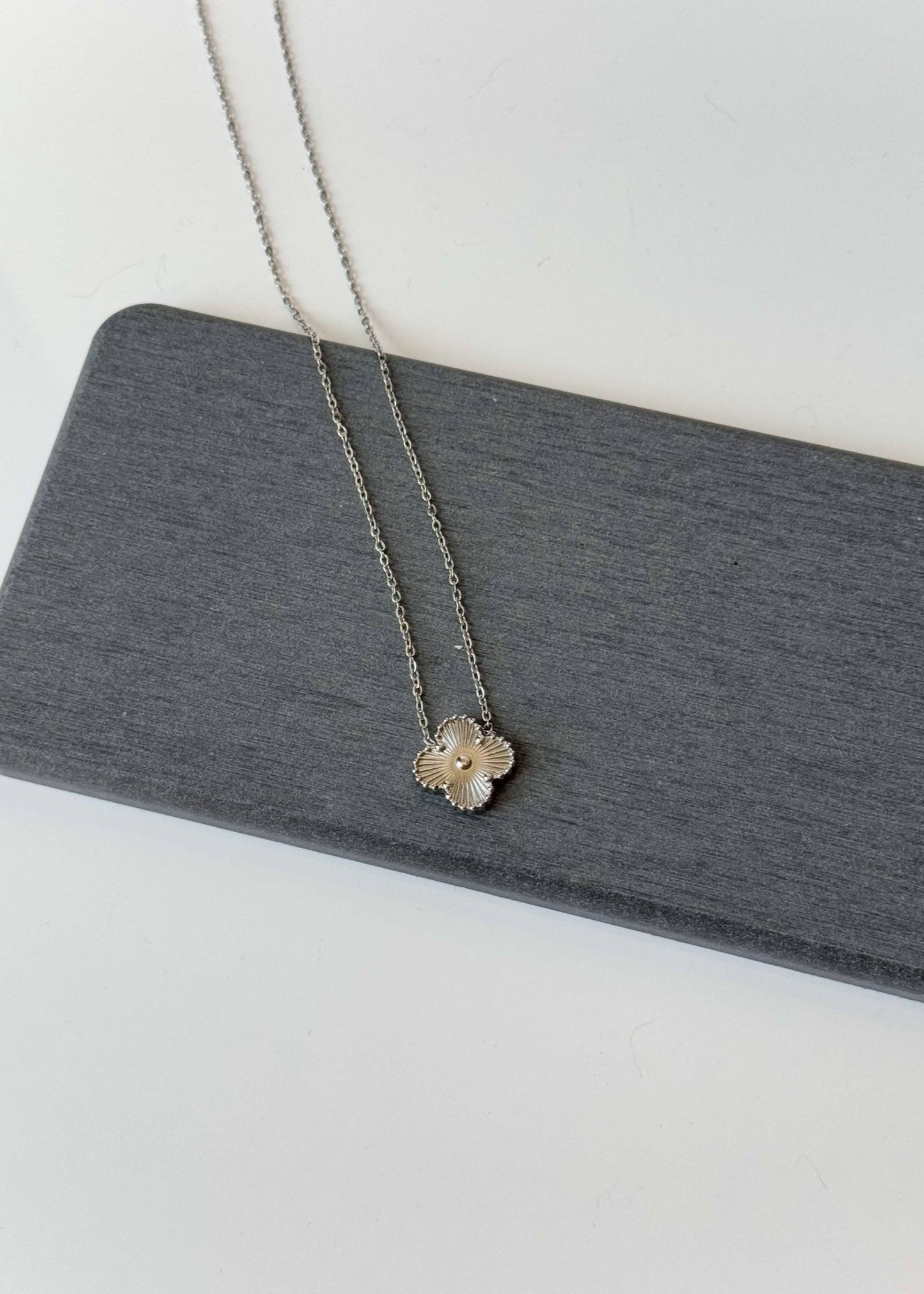 Elton Pendant Necklace