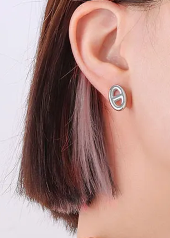 Lauren Studs