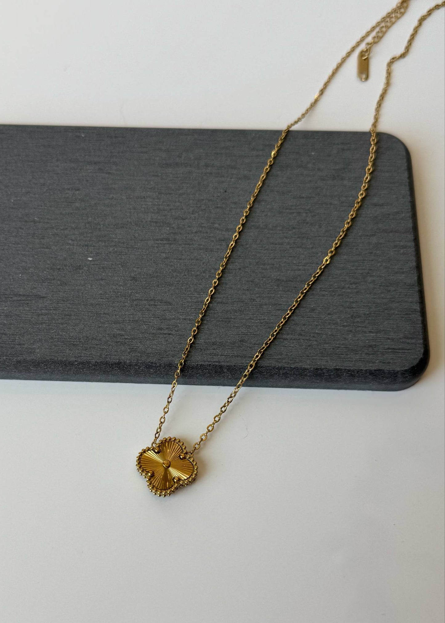 Elton Pendant Necklace