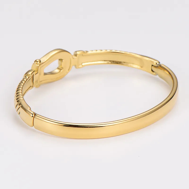 Farrah Bangle