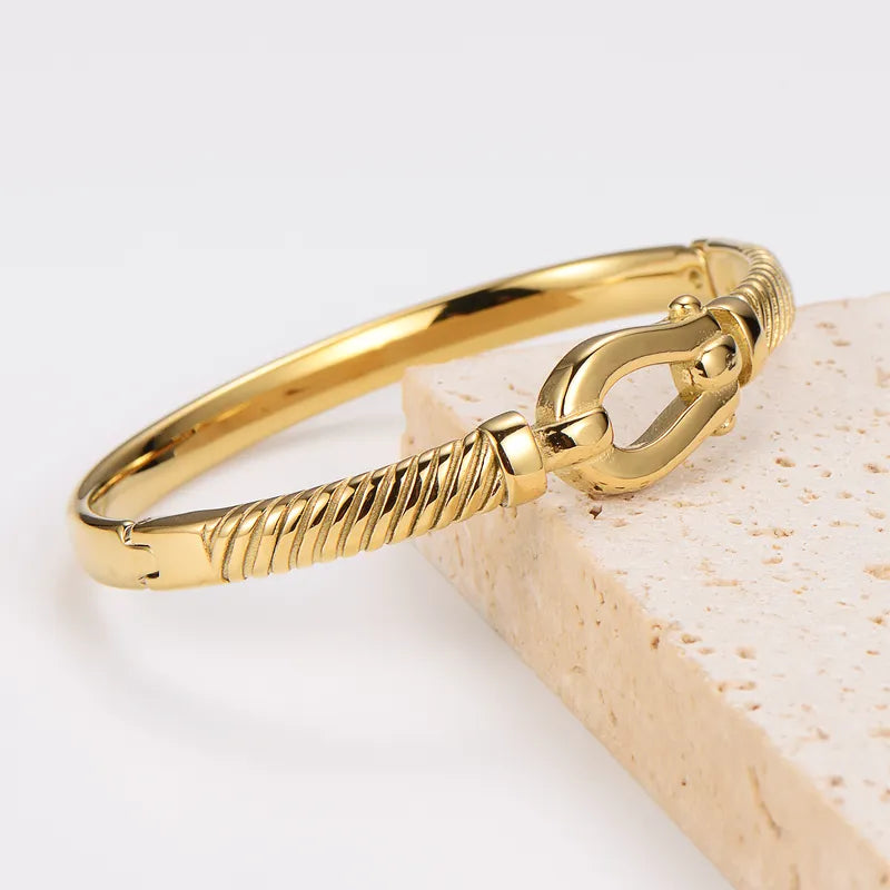 Farrah Bangle