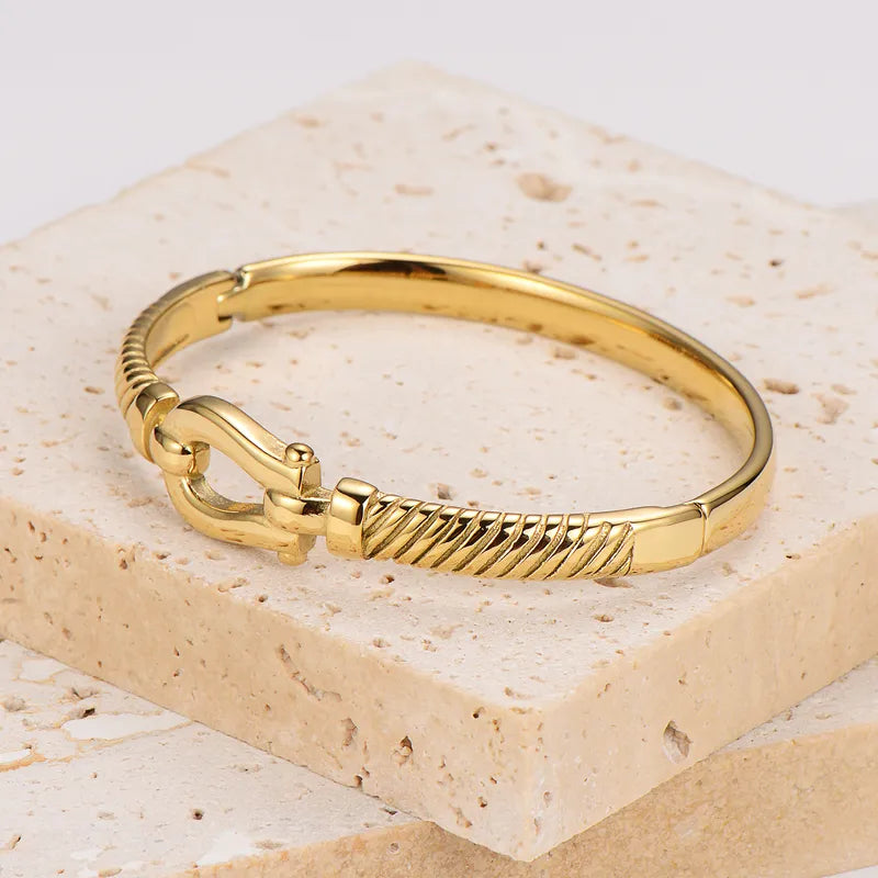 Farrah Bangle