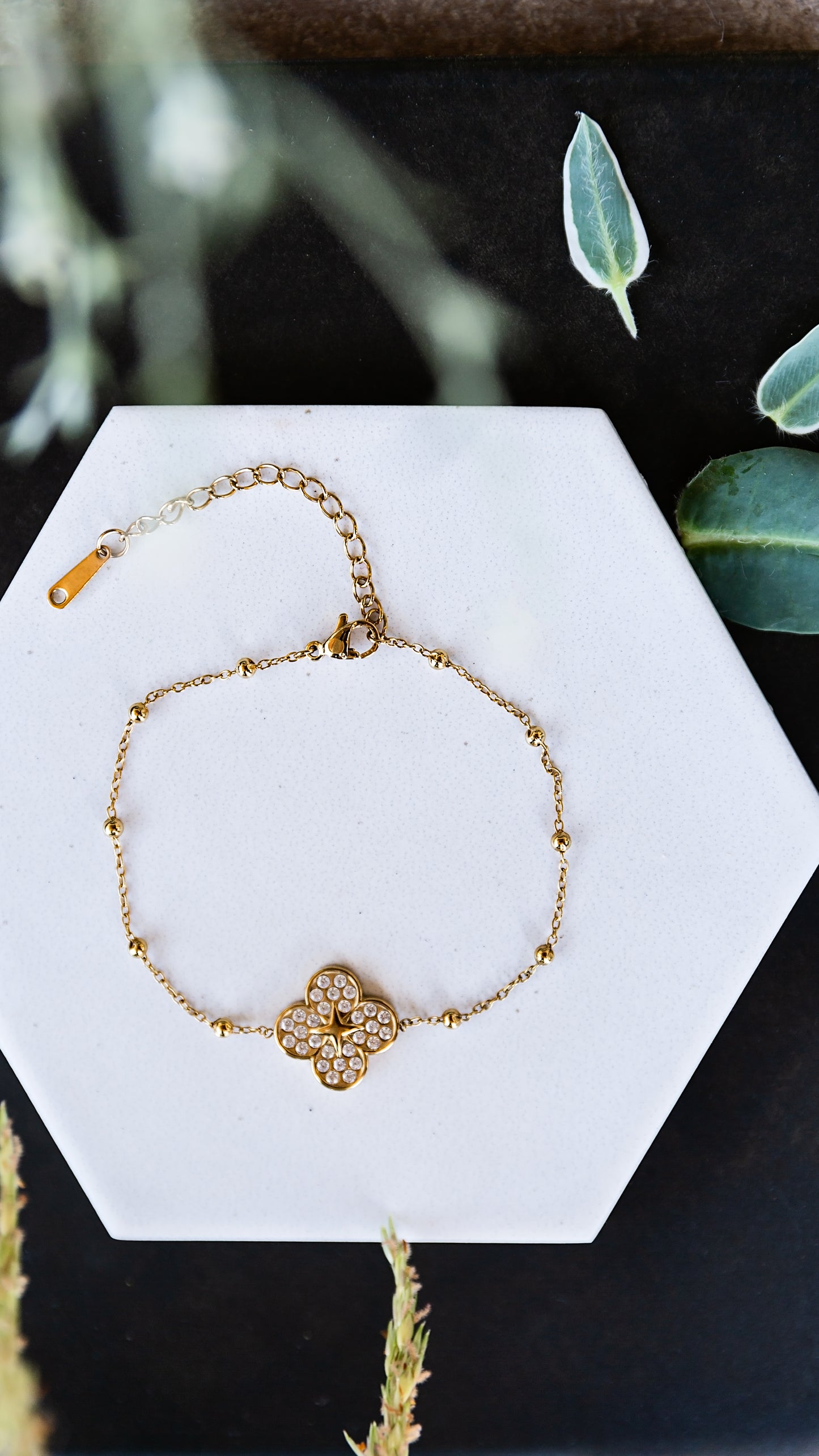 VEITA Jewelry Clover Bracelet featuring sparkling zircon clover stones on a delicate gold chain