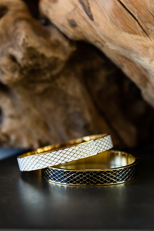 VEITA Jewelry Costal Bangle featuring a textured snake-like pattern in 18kt gold-plated stainless steel