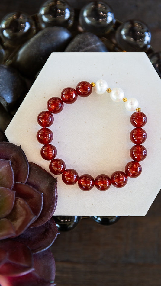 VEITA Jewelry Crimson Bracelet featuring polished red carnelian gemstones and freshwater pearls