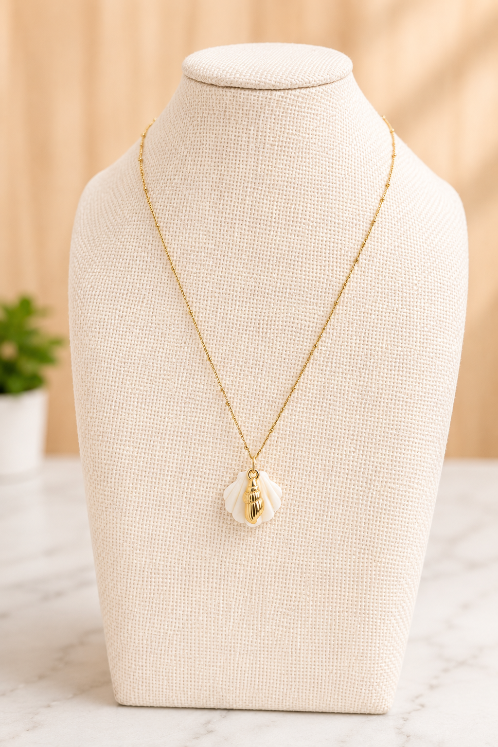 Il Tesoro Necklace featuring a luminous mother of pearl pendant on an 18kt gold plated stainless steel chain.