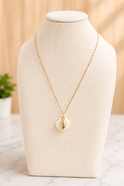 Il Tesoro Necklace featuring a luminous mother of pearl pendant on an 18kt gold plated stainless steel chain.