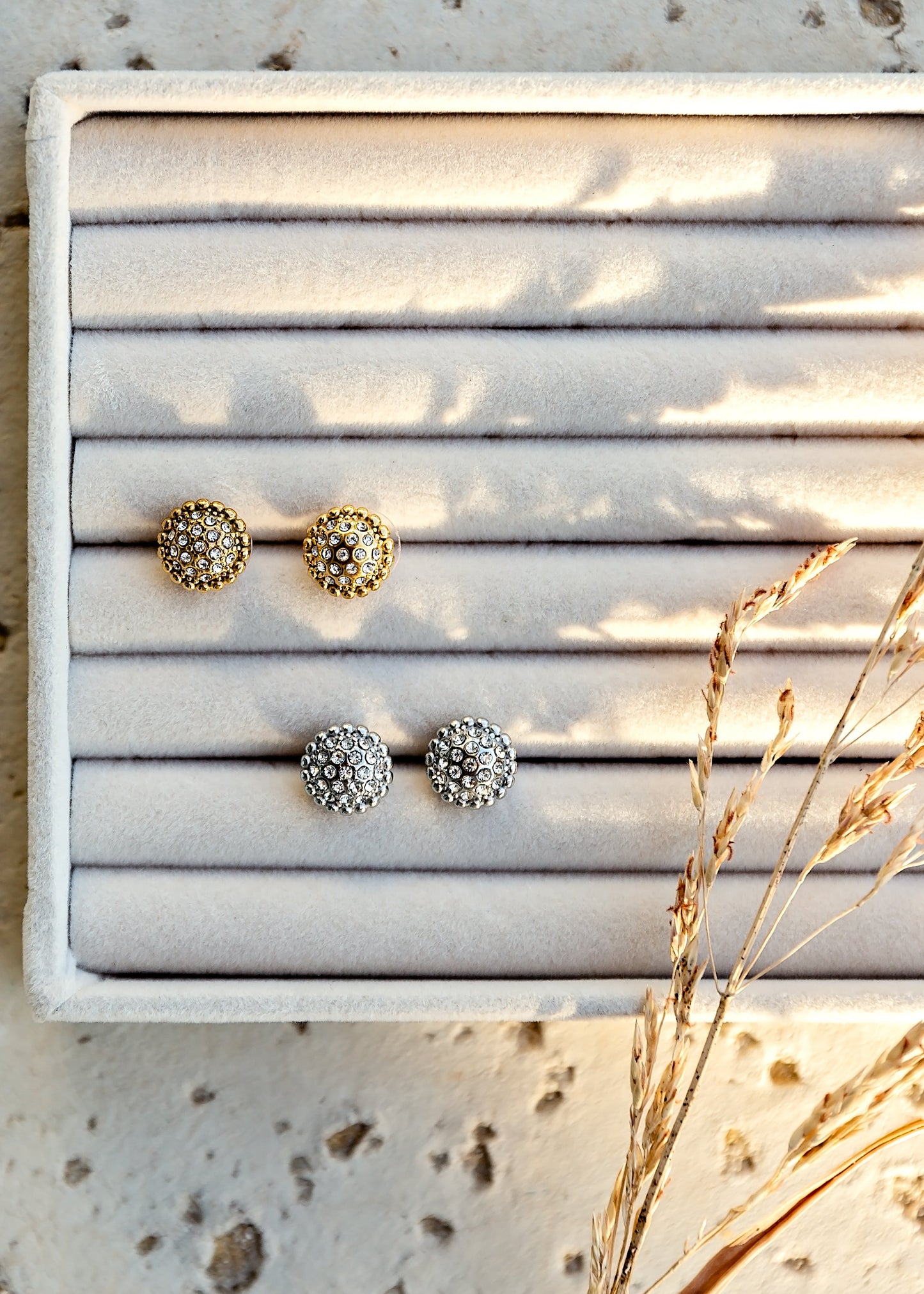 Mia Studs