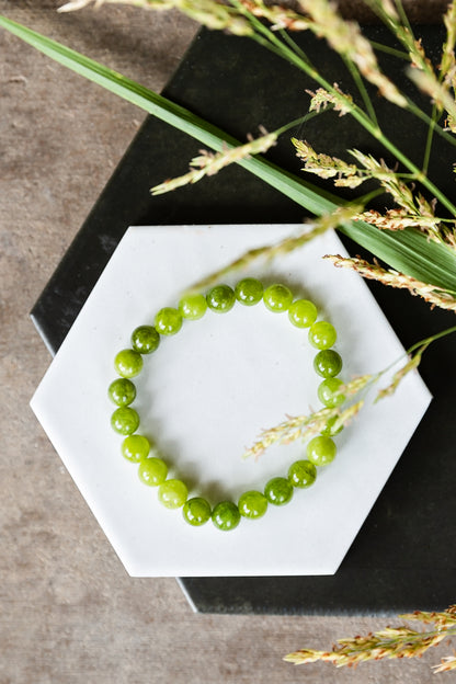 VEITA Jewelry Peridot Stretch Bracelet featuring genuine green peridot gemstones