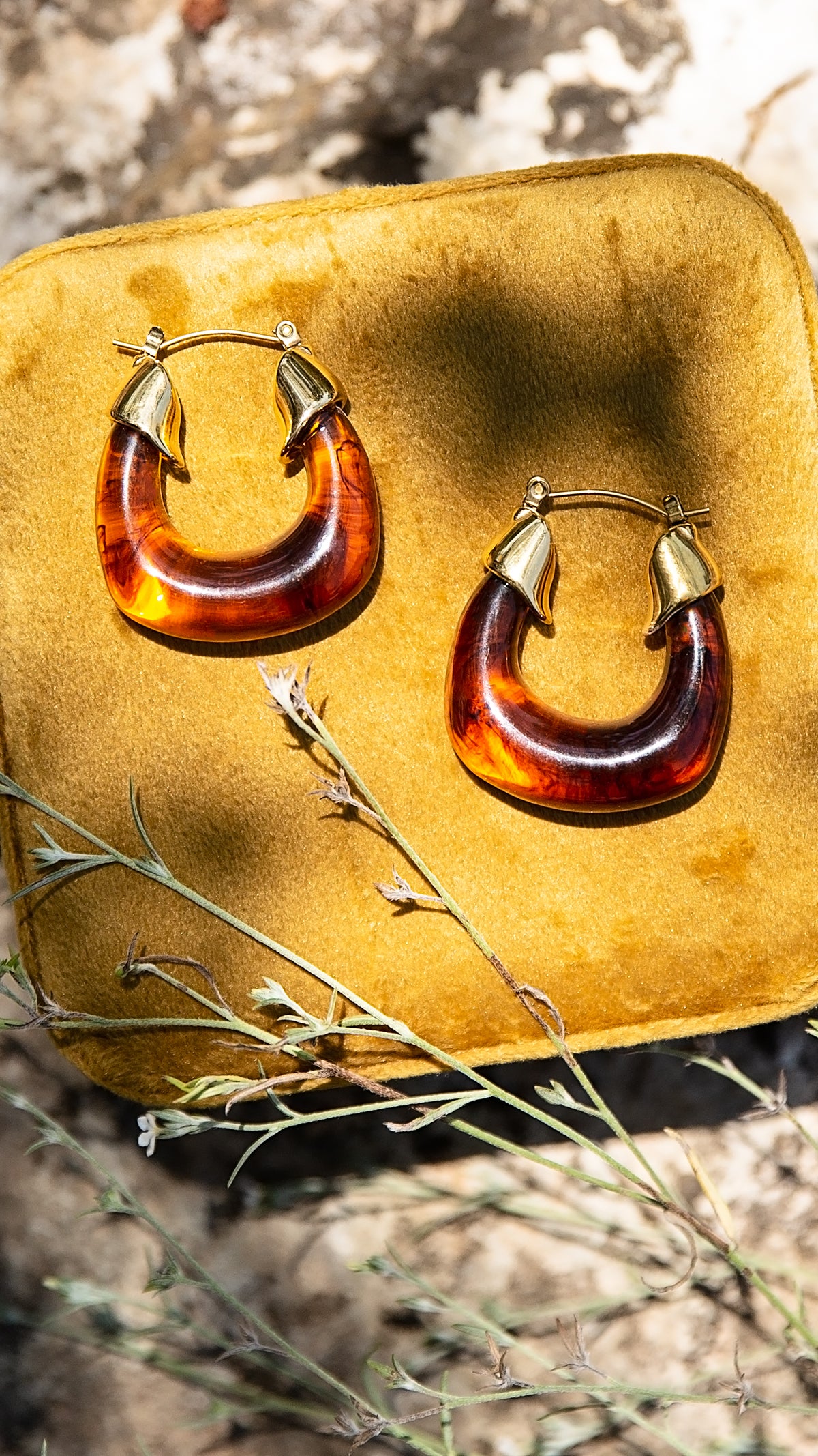 VEITA Jewelry Senna Earrings featuring sculptural brown and amber resin hoops